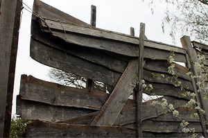 Neighbours Who Won’t Fix Their Fence; What Can You Do? - Driveway Expert