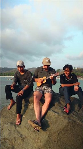 Harmonica & Ukulele Jam - Joined by some Lombok locals!