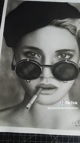 Hyperrealism Art: Stunning Portrait Drawing Techniques