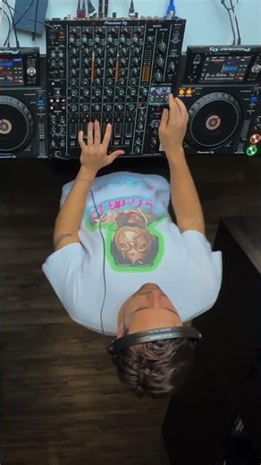 My form of a no look pass | August Mixtape