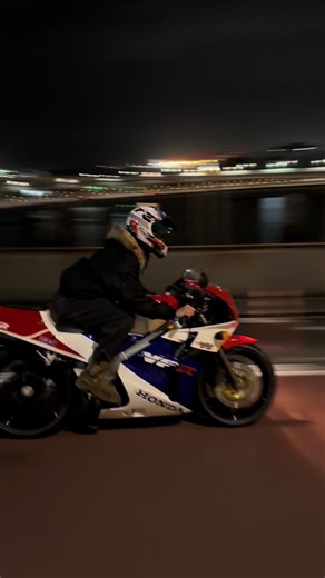 v4はいいぞぉ — VFR400Rで楽しむレーサーレプリカ走行