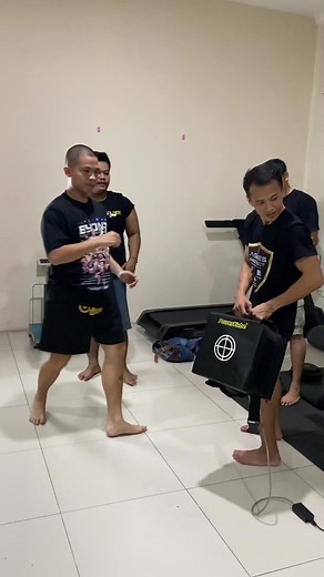 Kira” brpa ya score nya? 1 orang pemenang akan saya kasih giveaway HANDWRAP 1 pasang dn kaos @Golden Camp Muaythai 1 pcs😁 TONTON VIDEO FULL-nya di youtube @celloszxz🧑🏻‍🦲 @Rudy Golden Boy @Agres.ID #thetank #fighter #lowkick #powercube #byon