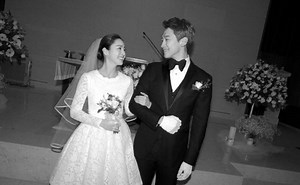 K-pop star Rain, Kim Tae-hee sing 'Happy Me' at post wedding party - The Korea Times