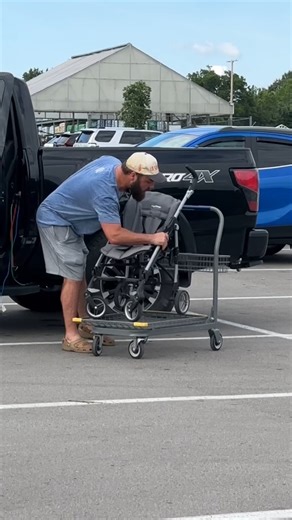 Man identifies as a single father 😱😳 | Southern Sketch Comedy