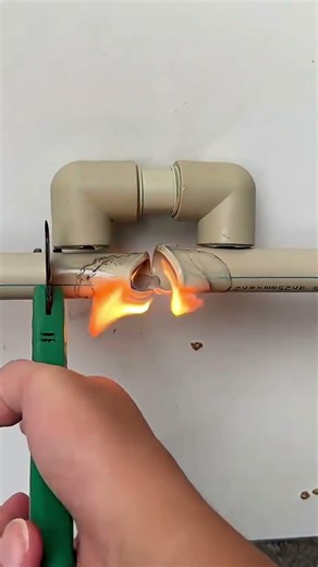 Installation of a PVC pipe frame for a bride and groom decoration