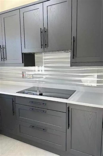 3D Splashbacks for Kitchen & Bathroom | Dublin on Instagram: "Kitchen Splashback silver Waves design very beautiful stylish looking . www.3dsplashback.ie"