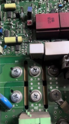 Réparation carte électronique #automobile #mecaniquedupoint #electrician #hmi #machine #electrical