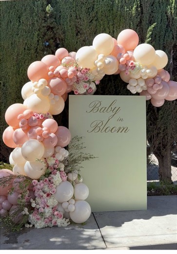 Baby in Bloom🌷 balloons and flowers by us! dm to book your next celebration✨ • • • #babyinbloom #babyinbloombabyshower #babyshowerballoons #babyshowerflowers #balloonsbyandrellina