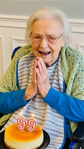 99 bougies et personne pour compter avec elle. Elle tend les mains vers le monde entier, juste pour entendre “bon anniversaire” et ne plus se sentir oubliée. #fblifestyle | Recettes Inspirées