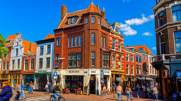 Leiden City Walk – Historic Canals and Dutch Heritage (4K)