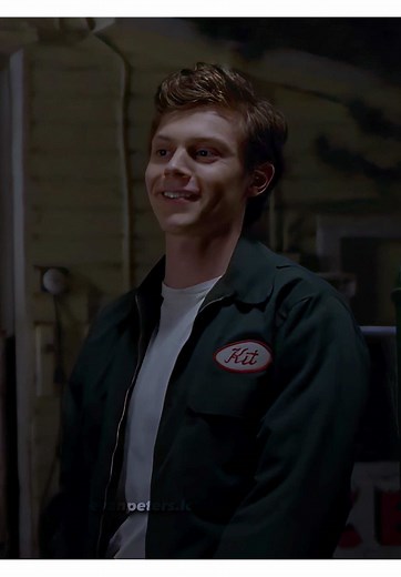 Kit Walker: Stunning Performance by Evan Peters