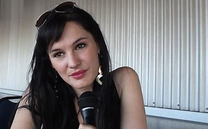 XANDRIA's DIANNE VAN GIERSBERGEN Talks About Her PRECIOUS METAL Line Of Jewelry (Video)
