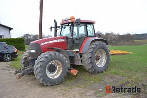 Case IH MXM 190 med underbett  / Tractor with grader