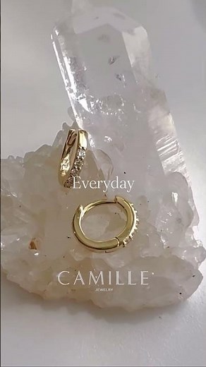 5 Essential Gold Hoop Earrings for Your Collection