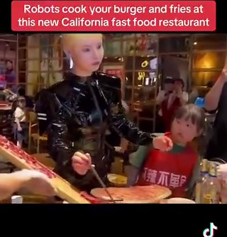 Robots cooking your burger and fries at this new California fast food restaurant. 🤖👾