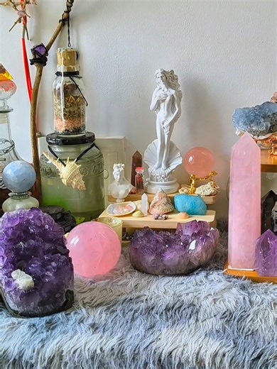 🧿setting up my new Aphrodite's Altar🐚🔮🪸 nó lâuuuuuuuu tr ơi luôn đặt trước Tết mà tới giờ mới giao đó tr ơi #Altar #aphrodite #witch #witchtok #witchcraft