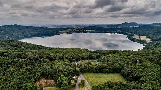Plötzlich hebt sich der Boden. Entsteht in der Eifel wieder ein Vulkan?