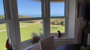 🔵SUPERBE CONDO BORD DE MER À VENDRE/AUBAINE ➡️FORT PIERCE ⛱️PLAGE PRIVÉE Vous rêvez d’un condo sur le bord de la mer pour fuir l’hiver québécois à un prix raisonnable? Vous êtes un investisseur, et vous souhaitez acheter pour louer un condo et obtenir un excellent retour sur votre investissement? Ne cherchez plus! Nous avons trouvé la perle rare! Jamais vous ne trouverez en Floride une propriété à ce prix, à quelques pas de la mer. Oui, vous l’avez compris, tout est moins cher sur la Treasure C