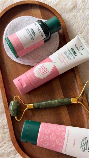 The Body Shop's Vitamin E Barrier Boost repair 💗 Experience up to 100H hydration while instantly improving moisture levels by 97% in just 30 minutes. Delivering instant, long-lasting hydration that's perfect for keeping your skin protected and nourished through the summer heat. Visit us in store to experience the difference. | The Body Shop