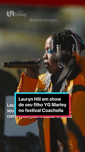 YG Marley chamou a antenção no Coachella, em show no dia 14 de abril, ao levar sua mãe, Lauryn Hill, para o palco. Vestida com um terno amarelo vibrante, ela deu apoio ao set do filho com os clássicos de sua carreira solo “Ex-Factor” e “Lost Ones”. Ela ainda cantou um pouco de “Killing Me Softly”, do Fugees, para dar as boas-vindas ao colega de banda, Wyclef Jean, e dar início a uma reunião parcial do lendário grupo de hip-hop, já que Pras Michael, não estava presente. Juntos, os dois cantaram o