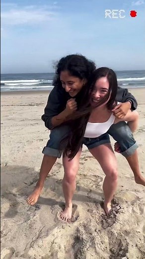 #liftcarry | Beautiful girl lift and carry her friend | #stronggirl #piggyback