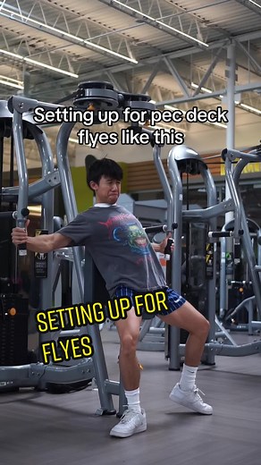 How to Properly Set Up for Pec Deck Flyes