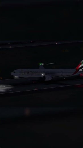 Emirates Boeing 777-300ER Butter landing | #aviation #planespottinglfpo #emirates #gaming
