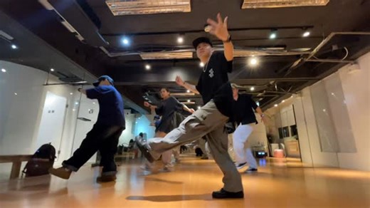 Lumi Dance School on Instagram: "Class：#lumilmgchoreography Teacher：彥甫 @yanfuchen25 🎶 Uproar - Lil Wayne (feat. Swizz Beatz) @liltunechi @therealswizzz 👉🏽追蹤Hashtag「#lumilmg彥甫 」，看更多彥甫老師的上課影片。 #lumidanceschool #lumilmg #choreography #dance #uproar #lilwayne #swizzbeatz"