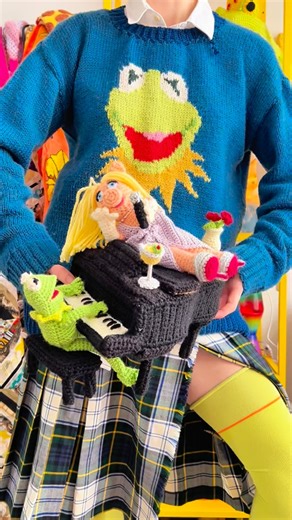 Aynsley on Instagram: "Part 2 of the piano bag is all muppet themed!! 🐸 🐷 Crocheting Kermit and Miss Piggy was so fun, and a bit different from what I usually do! I followed the amazing patterns in @drewbieszoo ‘s book Muppets Official Crochet, and without it I don’t think I would have figured them out myself! I loved it so much, and I’m planning on making a little Kermit for everyone I know!!! He’s just too cute! @themuppets"