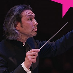 Drama, tranquillity and soaring melodies all packed in to a minute of Rachmaninoff’s Symphony No. 3, conducted by Vladimir Jurowski 😍 Vladimir’s back with us for not one but two concerts next week at the Southbank Centre! We’re counting down the days 📅 Head to our website for tickets and to find out what we’re playing. | London Philharmonic Orchestra