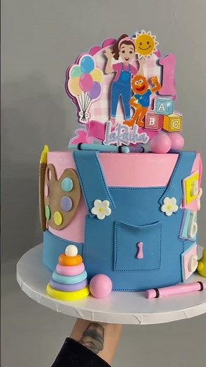 Let’s make a Ms. Rachel Cake! The fondant details on this one were insane!!