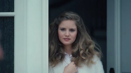 Jennifer Jason Leigh, 64, Is a Red Carpet Beauty 44 Years After ‘Fast Times at Ridgemont High'