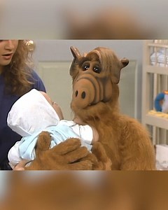 ALF finally gets his chance to babysit, but Kate’s hesitating, and kinda scared to let him. #ALF #alien #babysitting #sitcom #comedy #humor | Alf