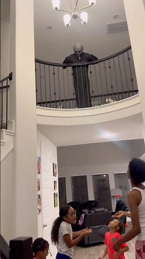 Mom catches alien dropping slime on kids #shorts