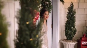 Last year, we decked the halls at the beginning of November for the @centralokhospiceassoc Home For The Holidays Tour and I never got around to sharing the video with YOU! So, here is a behind-the-scenes tour of our holiday setup. And yes, our home has already been decorated for Christmas again this year... but with a few small tweaks! Stay tuned for my 2021 holiday transformation reel ... coming SOON! 😂 | Jillian Harris