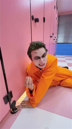 Peeping prank#Clown#Harley Quinn#动漫真人秀