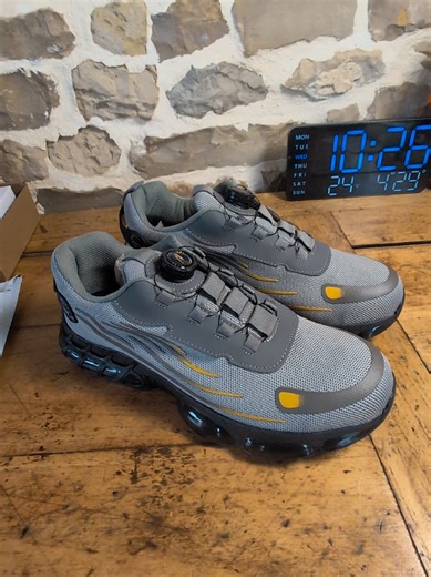 Chaussures basket de sécurité avec semelle renforcée et bout coqué acier plusieurs tailles disponible en grise ou en noire #chaussure #securite #basket #travail #offrespourtoi