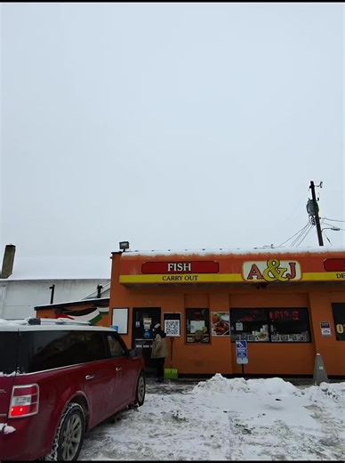 Went to AJ fish and chicken on Lake St in Minneapolis, MN. I got the Fish and chicken, it came with fries and bread. It was good #fyp #virał #foryoupage #foodreview