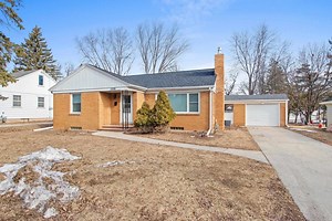 1226 Dousman St, Green Bay, WI 54303 - MLS 50304460 - Coldwell Banker