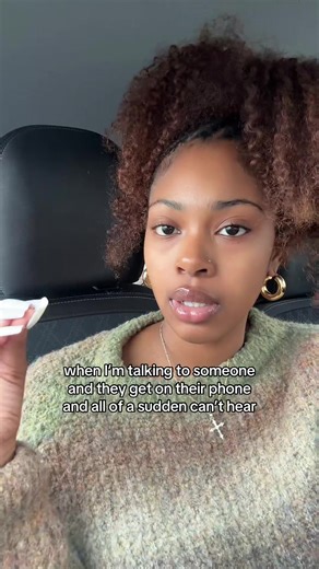 How to Handle Distractions During Conversations