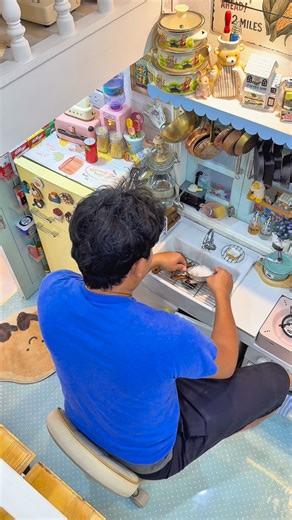 Beer Sujinan on Instagram: "Washing dishes at home.🏡💦. Click playlist ➡️ #playhousebeersujinan #playhome #tinyhouse #tinyhome #beersujinan"