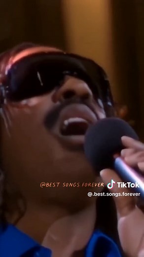 Dionne Warwick, Whitney Houston, Luther Vandross & Stevie Wonder - 'That's What Friends Are For' Musical Collaboration