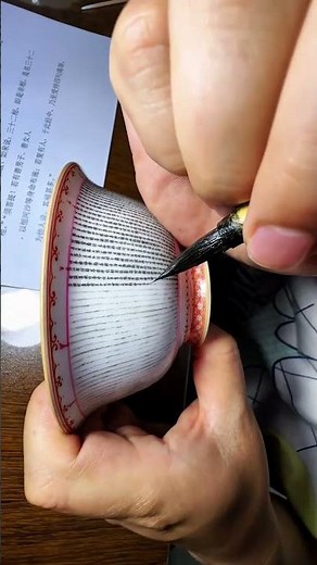 Jingdezhen Artisans' Fluid Porcelain Hand-Painting