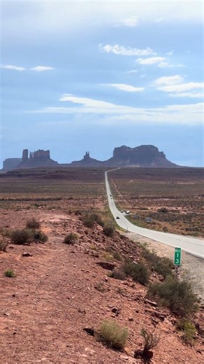 Forest Gump Point / Monument Valley view point. More details in the description.