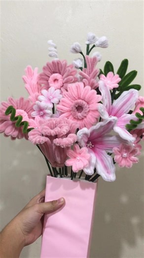 Araw-gabi, nasa isip ka… kaya flowers for you 💐🤍 Grab these flowers for only ₱750! #PuffaBlooms #fyp #fypreelsシ゚viralシ #fuzzywire