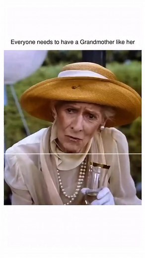 Here’s your complete guide to Driving Miss Daisy (1989): — 🎬 Synopsis & Cast Director: Bruce Beresford; Writer: Alfred Uhry, adapting his own 1987 Pulitzer-winning play Starring: Jessica Tandy as Miss Daisy Werthan (a proud Jewish widow), Morgan Freeman as Hoke Colburn (her Black chauffeur), with supporting roles from Dan Aykroyd, Patti LuPone, Esther Rolle Plot: After Miss Daisy crashes her car, her son hires Hoke to drive her. Initially strained, their relationship deepens over 25 years—from 