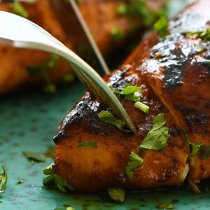 RECIPE HERE --> https://www.julieseatsandtreats.com/the-best-bbq-chicken-marinade/ The best grilled chicken using this easy BBQ Chicken Marinade! 😋 | Julie's Eats & Treats - Easy, Family Friendly Recipes