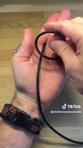 How to Make a Paracord Bracelet Without a Buckle | Survival Guide
