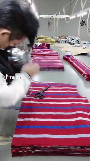 Garment cutting machine#clothingproduction #downjacketfactory #clothfactory #garmentfactory #clothingmaking