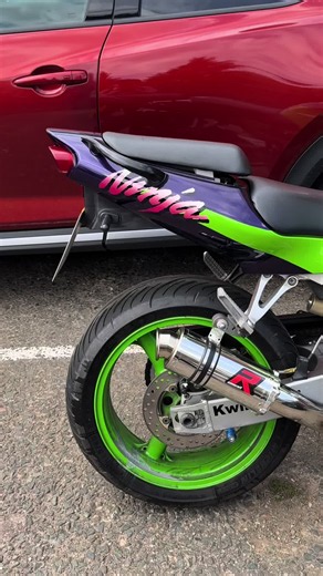 Kawasaki Ninja ZX-6R: Performance and Flame Styling